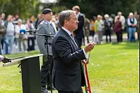 Ministerpräsident verleiht auf dem Schloßplatz der Panzerbrigade 21 „Lipperland“ der Bundeswehr das Fahnenband des Landes Nordrhein-Westfalen. - © Jannik Stodiek