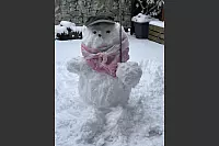 Auch Erwachsene bauen gerne noch einen Schneemann. - &copy; Gaby Schuermann