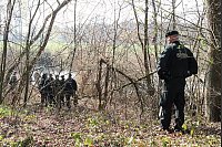 Die Leiche wurde bei einer groß angelegten Suche der Hundertschaft aus Bochum mit Unterstützung der hiesigen Feuerwehr und Polizei am Freitag, 14. März, im "Holzhauser Bruch" gefunden. - © Foto: Asbrock