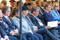 Ministerpräsident verleiht auf dem Schloßplatz der Panzerbrigade 21 „Lipperland“ der Bundeswehr das Fahnenband des Landes Nordrhein-Westfalen. - © Jannik Stodiek
