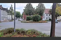 So sah Steinheims Kreisel an der Hospitalstraße noch bis vor einigen Wochen aus... - © Madita Schellenberg