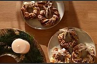 Mit selbstgebackenen Zimt-Weihnachtskr&auml;nzen kann zu Weihnachten ein Moment von Ruhe verschenkt werden. - &copy; Veronika Kinsfator