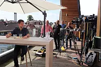 Bundespräsident Frank-Walter Steinmeier kommt zum Sommerinterview in den Lippischen Hof in Bad Salzuflen. ZDF-Moderation Bettina Schausten führt das Interview, das für das Politmagazin "Berlin direkt" aufgezeichnet wurde. - © Heidi Stork
