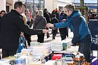 Am Wochenende schlenderten zahlreiche Menschen &uuml;ber den Fr&uuml;hjars-Markt in Lage - &copy; Sandra Castrup