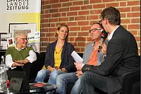 von (links) Fallschirmspringerin Annelies Schäfermann sowie Stefanie und Andreas Graßl, die einen Brand in Dörentrup gelöscht haben. - © Bernhard Preuss