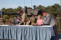 Deutsch-Britisches Ministertreffen - Ursula von der Leyen in Augustdorf - © Bernhard Preuß