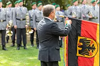 Ministerpräsident verleiht auf dem Schloßplatz der Panzerbrigade 21 „Lipperland“ der Bundeswehr das Fahnenband des Landes Nordrhein-Westfalen. - © Jannik Stodiek