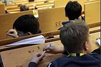 Rund 70 Nachwuchsstudenten nahmen an der vierten Vorlesung der LZ-Kinderuni zum Thema: "Mobile Medien - wie die Apps aufs Handy kommen" teil. - &copy; Bernhard Preu&szlig;