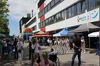Impressionen vom ”SmileDay" 2023. Zum ersten Mal veranstaltete das Vitalzentrum Kühlmuss & Grabbe eine Art Hausmesse. Schauplatz war die Unternehmenszentrale an der Sylbeckestraße in Detmold. - © Vitalzentrum Kühlmuss & Grabbe