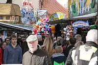 Am Wochenende schlenderten zahlreiche Menschen &uuml;ber den Fr&uuml;hjars-Markt in Lage - &copy; Sandra Castrup