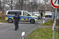 Die Polizei ist zu einem Gro&szlig;einsatz in Verl ausger&uuml;ckt. Es wird wegen K&ouml;rperverletzung ermittelt. - &copy; Roland Th&ouml;ring