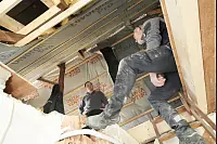 Innerhalb von nur einem Monat wird das ganze Haus in Bielefeld saniert. - © Peter Unger