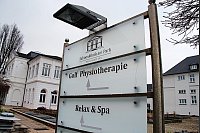 In der Salinenklinik am Park wird auch eine Reha für Freunde des Golfsports angeboten. Die 22 Beschäftigten des Hauses bekommen vorerst weiter ihr Gehalt. - © Foto: Rademacher