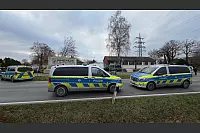 Die Polizei ist zu einem Gro&szlig;einsatz in Verl ausger&uuml;ckt. Es wird wegen K&ouml;rperverletzung ermittelt. - &copy; Roland Th&ouml;ring