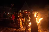 Besucher trotzen beim Bardentreff und Kl&auml;schen in Horn dem Regen. - &copy; Raphael Bartling