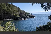 Eine der felsigen Küsten auf Vancouver Island. - © Privat