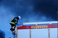 Die Feuerwehr rückte zu einem Großbrand in Bielefeld-Altenhagen aus. - © Paul Brinkmann