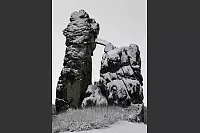 Die Externsteine zeigen sich im Winterkleid. - &copy; Uwe Bierwirth