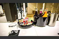 Natürlich ist während der Drehs auch für das leibliche Wohl der prominenten Gäste gesorgt. - © Daniel Salmon