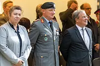 Ministerpräsident verleiht auf dem Schloßplatz der Panzerbrigade 21 „Lipperland“ der Bundeswehr das Fahnenband des Landes Nordrhein-Westfalen. - © Jannik Stodiek