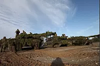 Soldaten auf dem Leopard 2 - © Vera Gerstendorf-Welle