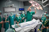 Kinderuni: Im OP-Saal 2 - © Torben Gocke