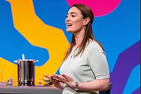 Minever Zevker präsentiert mit Miss Mineva´s fermentierte Tütensuppen. Sie erhofft sich ein Investment von 200.000 Euro für 10 Prozent der Firmenanteile. - © RTL / Bernd-Michael Maurer