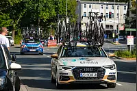 Lidl Deutschland-Tour in Herford. Die Fahrer kommen über die große Kreuzung Bismarckstraße, Hansastraße, Mindener Straße die Hansastraße herunter. - © Kathrin Weege