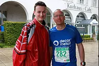 Startklar: Beim achten AOK-Firmenlauf haben zahlreiche Sportler dem Regen getrotzt. - © Yvonne Glandien