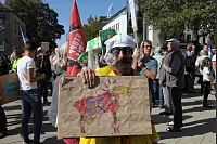 Klima retten: Rund 2000 Menschen gehen in Detmold bei der bislang größten "Fridays for Future"-Demo auf die Straße. - © Bernhard Preuss