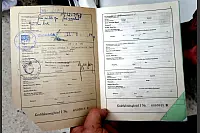 Im gut erhaltenen Kraftfahrzeugbrief von 1954 stehen zwei Einträge: Einer zur Freiwilligen Feuerwehr Gütersloh, der andere über die Wirus-Werke. - © Andreas Frücht