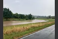 Wassermassen bewegen sich den Krubberg hinab auf Lüdenhausen zu. - © Lars Meier
