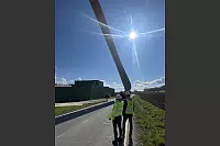 Die Rotorblätter werden angeliefert. - © Silke Buhrmester