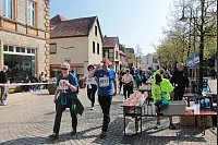 Wanderer stärken sich in Oerlinghausen. - © Karolina Schmidt