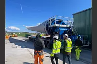 Die Rotorblätter werden angeliefert. - © Silke Buhrmester