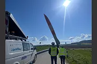 Die Rotorblätter werden angeliefert. - © Silke Buhrmester