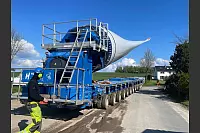 Die Rotorblätter werden angeliefert. - © Silke Buhrmester