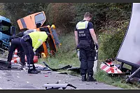 Tödlicher Unfall auf der A2 bei Gütersloh: Ein Sattelzug gerät aus unbekannten Gründen auf den Standstreifen. Ein Straßenwärter starb. - © Patrick Menzel