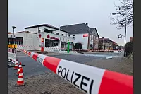 Die Sprengung des Automaten in der Willebadessener Sparkasse hat das Geb&auml;ude massiv besch&auml;digt. - &copy; Svenja Ludwig