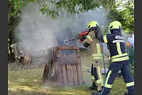 Der Lippische Feuerwehrverband feiert sein 150-jähriges Bestehen mit einem großen Familientag im Feuerwehrausbildungszentrum Brake. Das "Coldcut Cobra"-Team zeigt seine Arbeit mit dem Schneidlöschgerät. - © Thomas Krügler