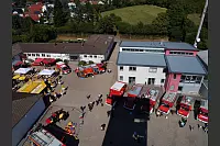 Der Lippische Feuerwehrverband feiert sein 150-jähriges Bestehen mit einem Familientag am Feuerwehrausbildungszentrum Brake. Der 30 Meter hohe Feuerwehrturm, in dem die Löschschläuche nach dem Einsatz getrocknet werden, bietet einen exklusiven Ausblick. - © Thomas Krügler