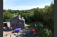 Der Lippische Feuerwehrverband feiert sein 150-jähriges Bestehen mit einem Familientag am Feuerwehrausbildungszentrum Brake. Der 30 Meter hohe Feuerwehrturm, in dem die Löschschläuche nach dem Einsatz getrocknet werden, bietet einen exklusiven Ausblick. - © Thomas Krügler