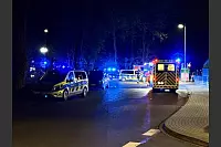 Im Bielefelder Ortsteil Windfl&ouml;te sind am sp&auml;ten Donnerstagabend zahlreiche Polizisten im Einsatz: Offenbar hat es bei einer Gewalttat unweit der Lippst&auml;dter Stra&szlig;e drei Verletzte gegeben. - &copy; Paul Brinkmann
