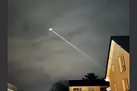 Der Polizeihubschrauber "Hummel" setzte eine W&auml;rmebildkamera ein - oder aber auch einen kr&auml;ftigen Scheinwerfer, um den Tatverd&auml;chtigen aufzusp&uuml;ren. - &copy; Paul Brinkmann