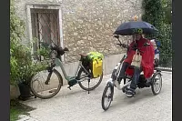 Für jedes Wetter gerüstet: Dieter Begemann auf seinem Reasy Rider. - © privat