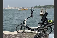 Viele Easy Rider, das ist ein Therapie-Dreirad, das funktioniert wie ein E-Bike, waren wohl noch nicht in Venedig. - © privat