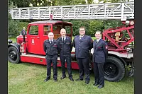 150 Jahre Lippischer Feuerwehrverband: Vor dem historischen Feuerwehrauto von 1935 auf dem Gelände der Brauerei Strate - © Thomas Krügler