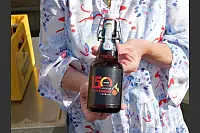 150 Jahre Lippischer Feuerwehrverband: Das Bier mit dem Jubiläumslogo - © Thomas Krügler