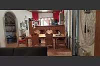 Ein Blick vom Wohnzimmer ins Esszimmer und die Küche. - © Pankratz