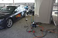 WAVE-TROPHY 2016 - Größte E-Automobilrallye tankt in Dörentrup auf.
Weltrekord mit den meisten zeitgleich aufgeladenen Elektrofahrzeugen mit erneuerbaren Energien geschafft. Viele verschiedene E-Fahrzeuge wurden präsentiert. - © Tanja Watermann